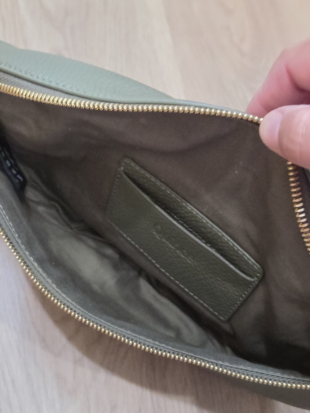 Quince Unisex Italian Pebbled Leather Sling Bag Olive Minimalist Quiet Luxury - Picture 7 of 11